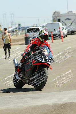 media/Sep-20-2025-TrackDaz (Sat) [[27f0cde673]]/Around the Pits/